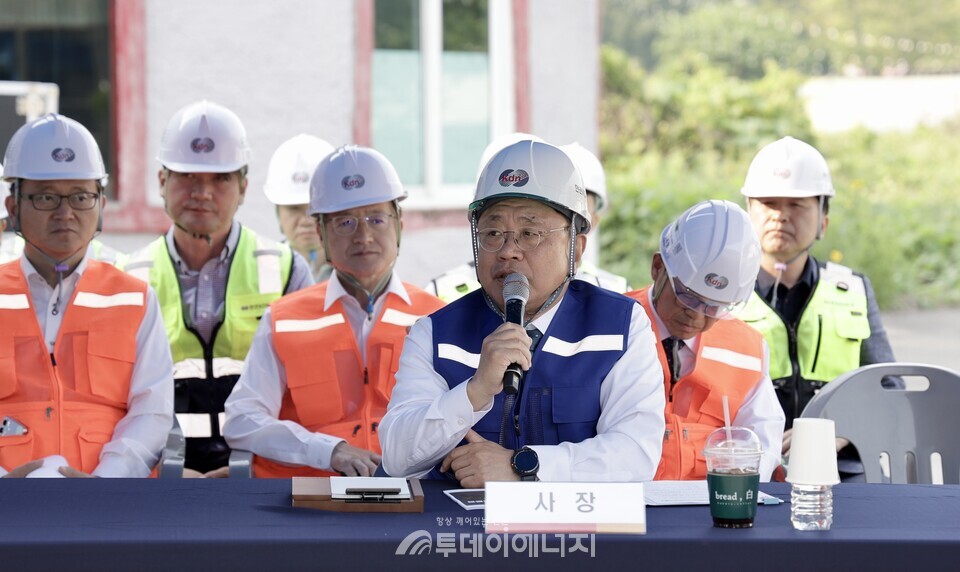 2025년 상반기 중대재해대비 모의훈련 강평을 하고 있는  박상형 KDN 사장 /한전 KDN제공