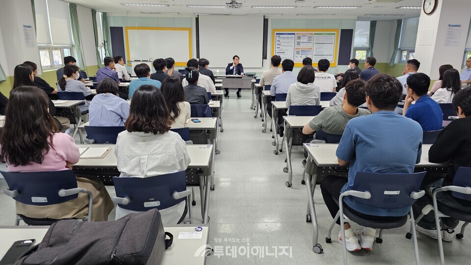 해양환경공단은 지난 4일부터 이틀간 부산권역 소속기관 대상 ‘2025년 현장 집중안전점검 및 소통간담회’를 실시했다고 밝혔다./ 해양환경공단 제공