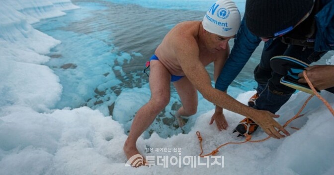 루이스 퓨는 세계 최초로 5대양 모두에서 장거리 수영을 완주한 인물이자, 북극해(North Pole)와  영국해협(English Channel)을 횡단한 첫 번째 수영가로도 유명하다.