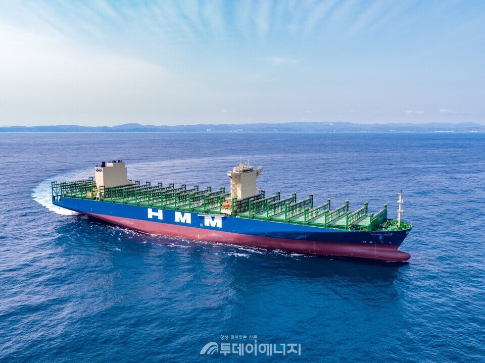 HD한국조선해양이 지난 2024년 건조해 인도한 1만 3,000TEU급 컨테이너 운반선의 시운전 모습. /HD현대 제공