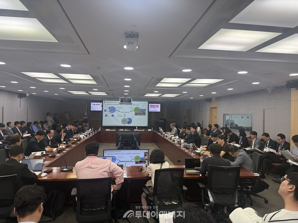 국회 의원회관에서 열린 '시급한 전력망 확충 문제, 어떻게 풀 것인가' 토론회. /사진 - 박명종 기자