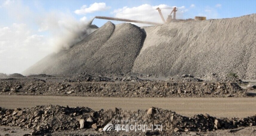 중국 내몽골 바이윈의 희토류 광산/출처 VOA