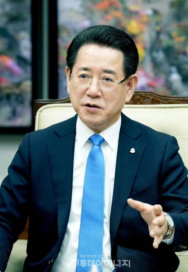 지난 11일 김영록 전남도지사가 새 정부의 ‘기후에너지부’ 공약과 관련해 발언하고 있다./ 전라남도 제공