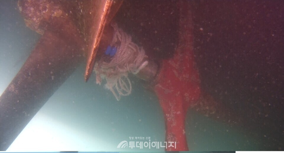 수중 드론 축계 부유물 감김 상태 점검 / 한국해양교통안전공단 제공
