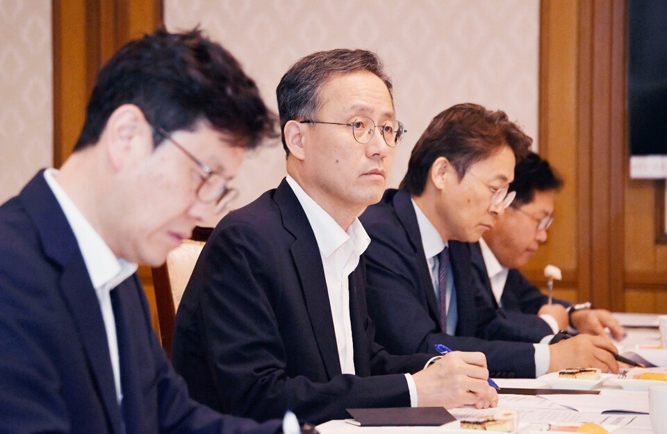 이형일 기획재정부 장관 직무대행 1차관이 서울 종로구 정부서울청사에서 '긴급상황점검회의'를 주재하고 있다. /기획재정부 제공