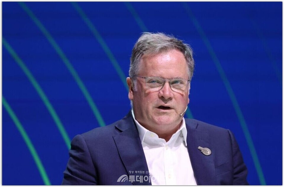 비톨(Vitol) 최고경영자 러셀 하디가 2025년 6월 17일 말레이시아 쿠알라룸푸르 컨벤션센터에서 열린 에너지 아시아 컨퍼런스에서 연설하고 있다. /로이터 에드가 수(Edgar Su)