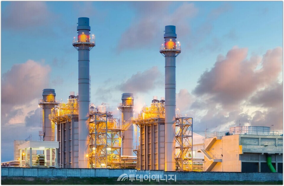 AEC는 “녹색의제와 상류부문 금융 금지는 아프리카의 현실을 무시한 처사”라고 직격한다.