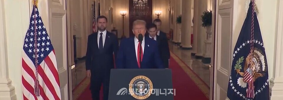 도널드 트럼프 미국 대통령이 이란 핵 개발 시설에 대한 공습을 완료했다고 발표하고 있다./출처 KTV 국민방송