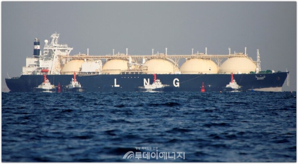 인공지능(AI) 붐, 청정 에너지에 대한 비용 상승, 새로운 국가 에너지 계획으로 인해 일본이 LNG 생산업체을 다시 주목하고있다. 이러한 요인들이 일본의 장기 LNG 계약에 대한 수요를 촉진하고 있다.
