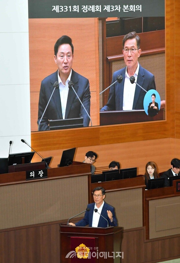 남궁역 서울시의원이 23일 열린 제331회 서울시의회 정례회 시정질문에서 오세훈 서울시장에게 질의하고 있다./ 서울시의회 제공