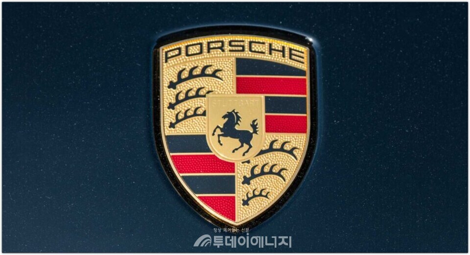 포르쉐가 숨겨온 수소 내연기관 기술을 공개했다