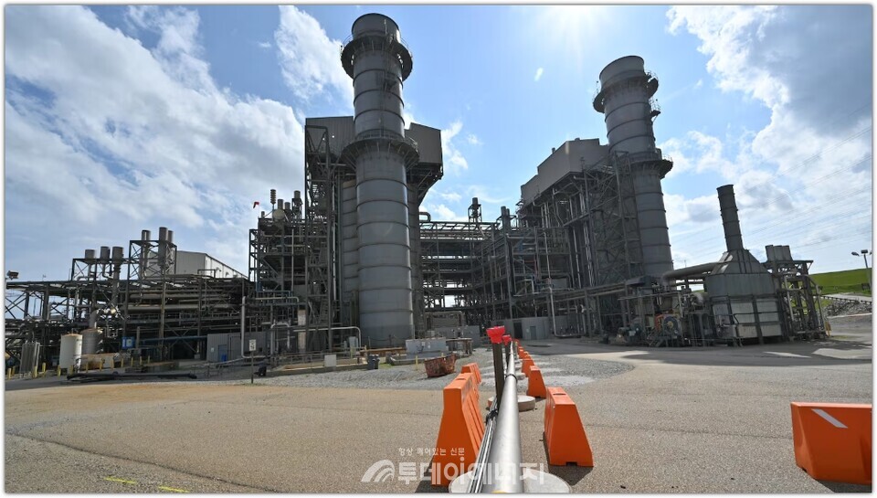 세계 최대 '수소 혼소 실험'은 애틀랜타 도심에서 10마일 떨어진 조지아 파워의 가스 시설인 맥도너-앳킨슨 발전소에 있는 기존 연소 터빈 중 하나에서 이루어졌다. /AJC
