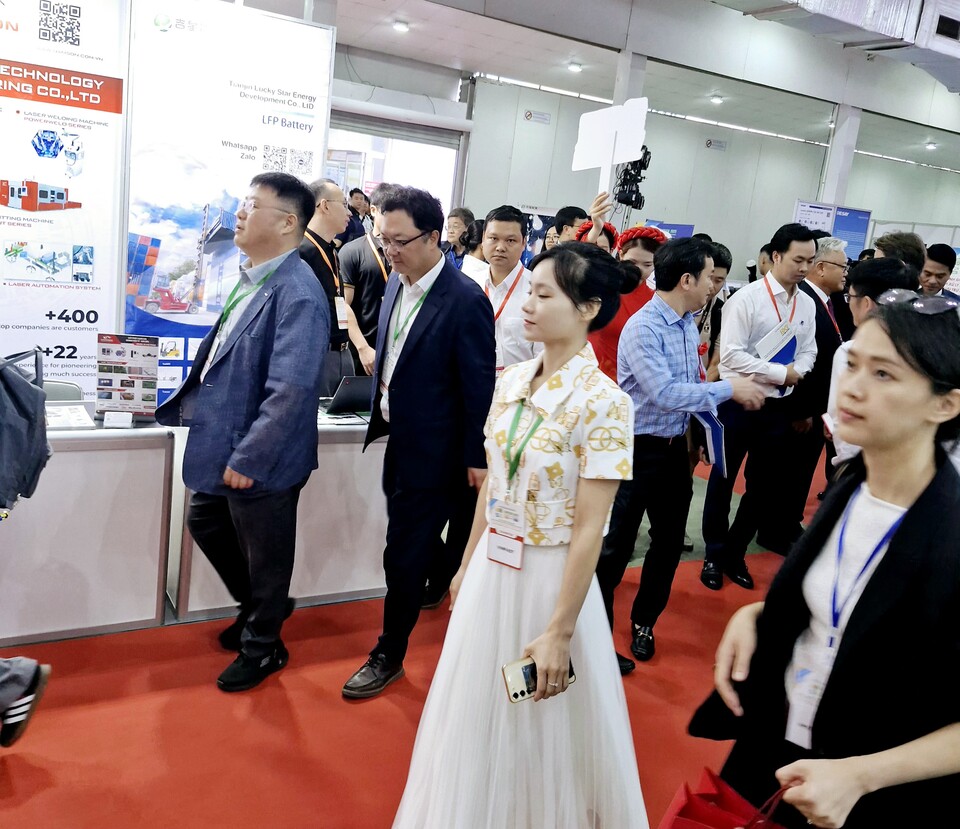 관람객들 전시장 방문