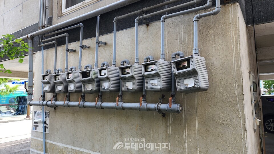 주택가에 설치된 가스계량기의 모습./투데이에너지
