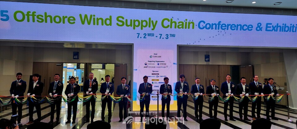 '2025 해상풍력 공급망 컨퍼런스 전시회' 개막 모습/안후중 기자