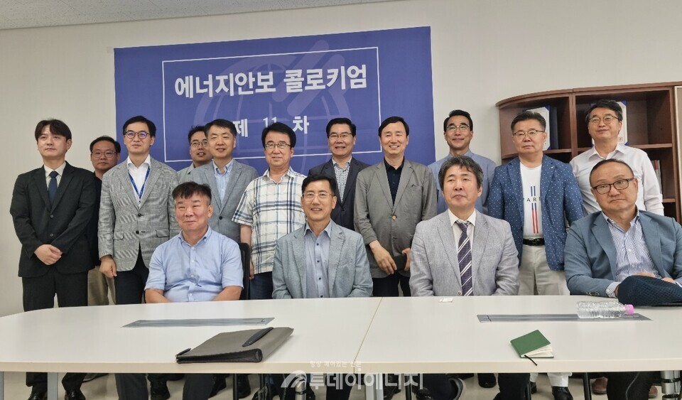 사단법인 에너지안보환경협회는 2일 서울 구로구 협회 사무실에서 제11차 콜로키엄을 개최, 해양 자원과 군사 안보를 지키기 위해 대통령 직속 ‘국가해양위원회’를 설치해야 한다고 강조했다./ 투데이에너지