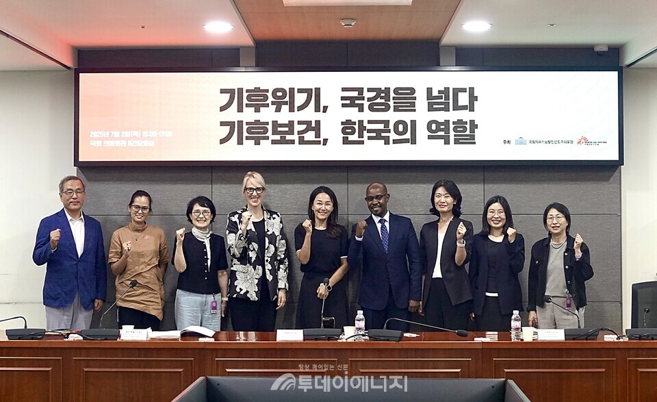 국회의원 연구단체 ‘국회 글로벌 지속가능발전·인도주의 포럼’ 공동대표인 이재정 더불어민주당 의원은 3일 국회에서 ‘국경없는의사회(MSF)’와 ‘기후위기, 국경을 넘다: 기후 보건 그리고 한국의 역할’ 토론회를 공동 개최했다./ 이재정 의원실 제공