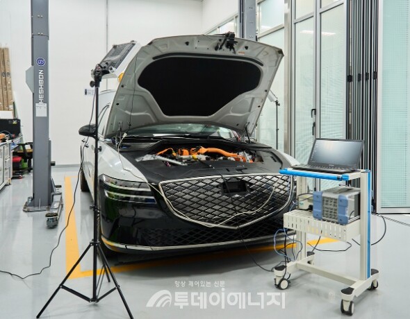 현대자동차가 전기차 배터리 설계와 성능을 실험하고 있다./현대자동차 제공