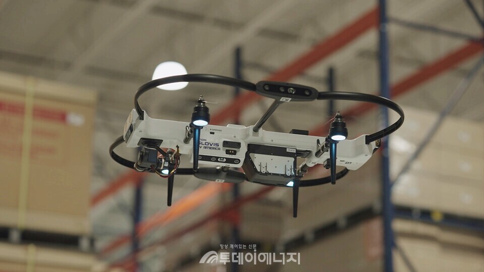 HMGMA 내 통합물류센터(CC)의 재고관리에 투입 된 자율비행드론 / 현대글로비스 제공
