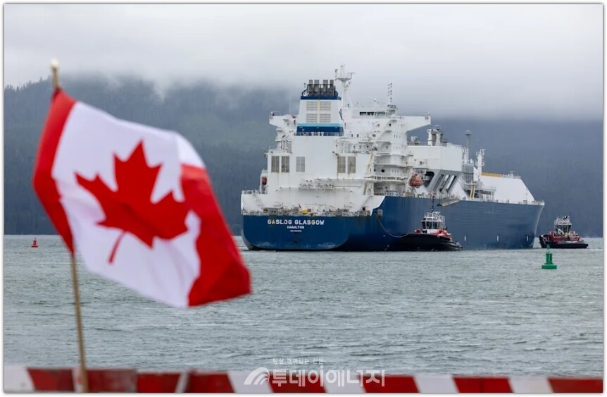 025년 6월 30일 캐나다 브리티시컬럼비아주 키티맷(Kitimat)에서 캐나다산 LNG 첫 화물을 실은 유조선이 출항하는 모습. /LNG 캐나다 제공