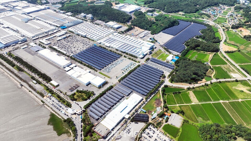 기아 오토랜드 화성에 설치된 태양광 자체발전 설비 / 기아차 제공