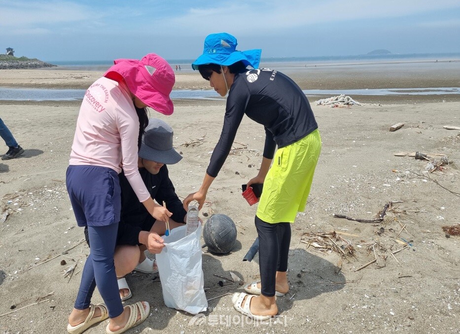 금강유역한경청은 두웅습지 등에서 생물다양성 탐사대회를 성공리에 마쳤다고 밝혔다./ 금강유역환경청 제공