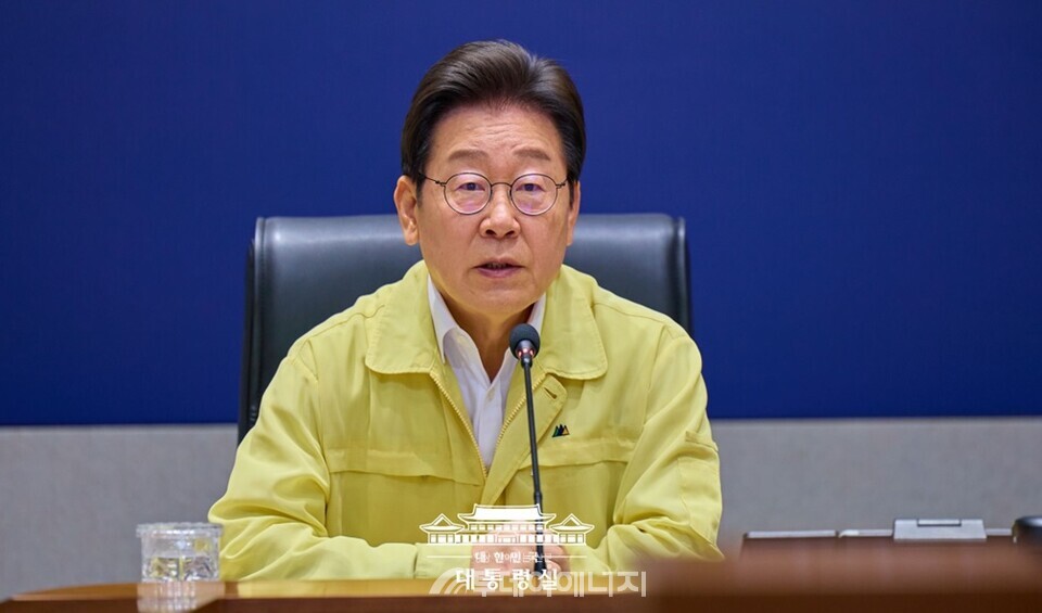 이재명 대통령이 18일 서울 종로구 서울정부청사 중앙재난안전상황실 서울상황센터에서 열린 집중호우 대처상황 점검회의에서 모두발언을 하고 있다./ 대통령실 제공