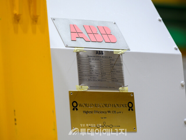 인도의 철강 공장에 적용되는 이 모터는 99.13%의 효율성 등급을 달성했다 / ABB제공