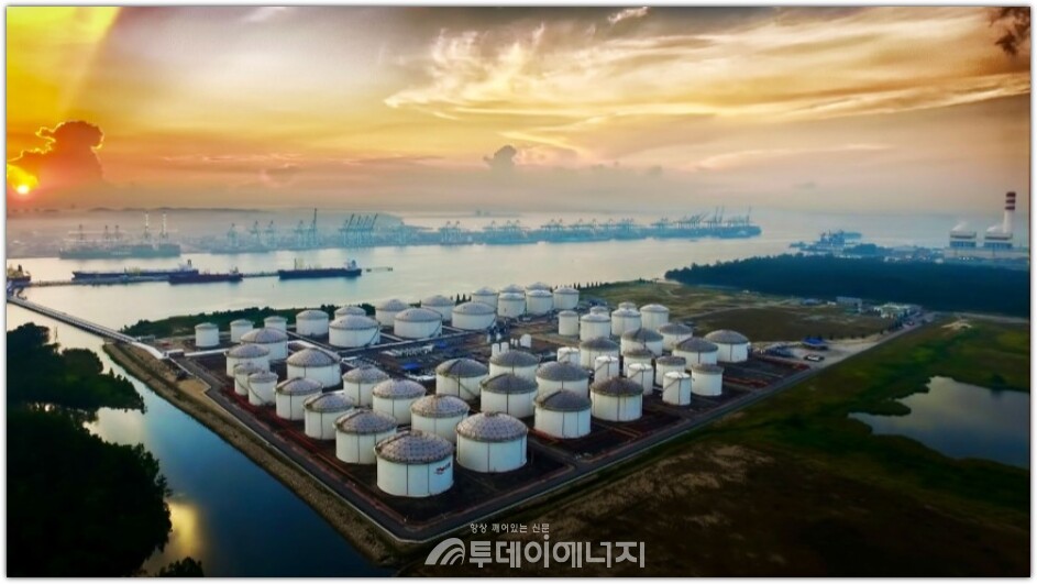 Vitol은 네덜란드 로테르담에 본사를 둔 세계 최대의 독립 에너지 트레이딩 기업이다. 