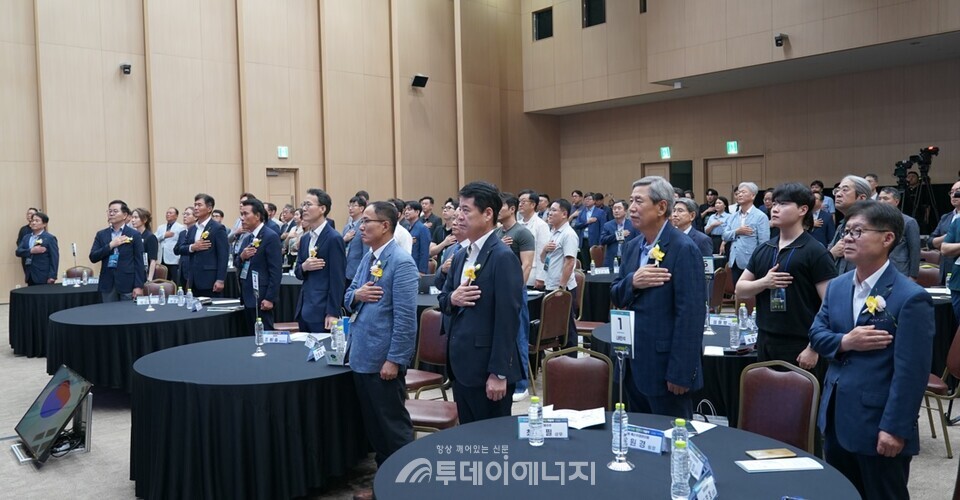 25일 축산환경관리원기관이 창립 10주년을 맞아 정부세종컨벤션센터에서 기념식을 개최했다./ 축산환경관리원 제공