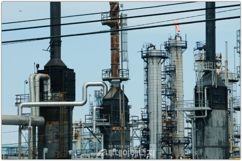 지난해 유럽연합(EU)은 에너지 수입에 3750억 유로를 지출했으며, 이 중 760억 유로는 미국에 지출했다.  