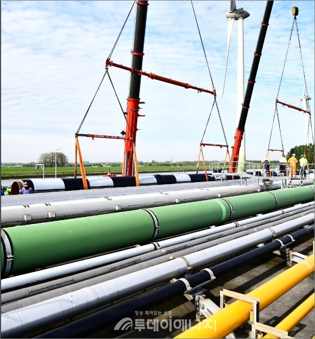 가스배관 파이프라인.  네덜란드 TTF는 천연가스 가격 투명성·시장 안정성 높이며 세계 표준화를 주도하고 있다. 