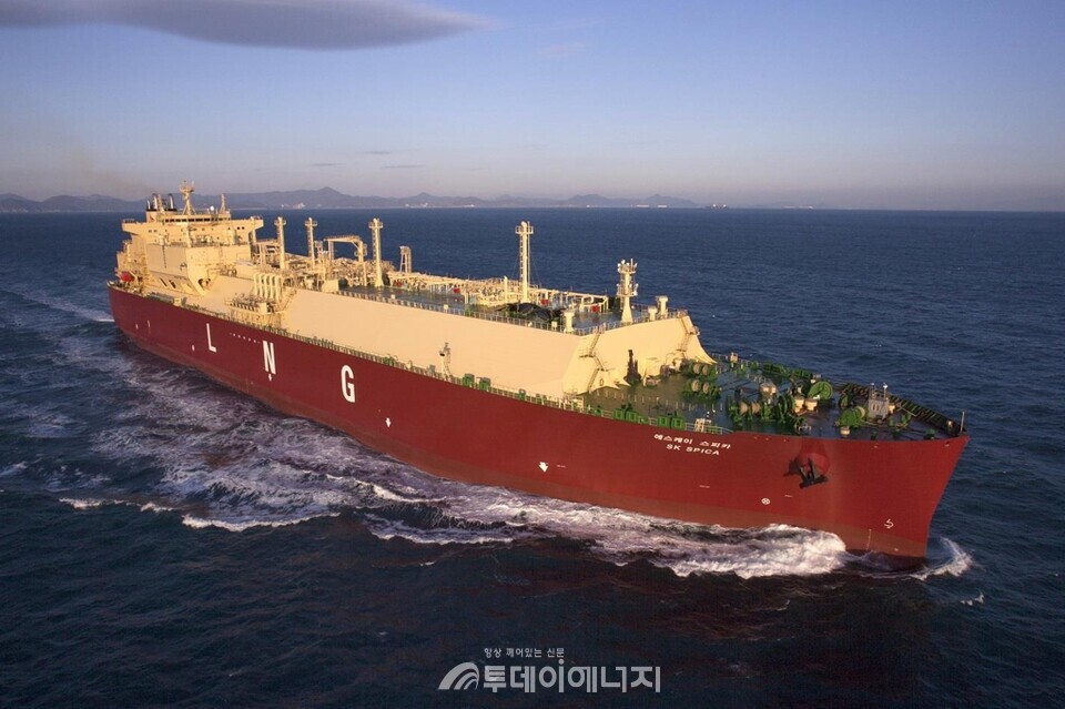 국산 기술로 만든 LNG 화물창 KC-1이 탑재된 17만4,000㎥급 LNG선 ‘SK 스피카’호./한국가스공사 제공