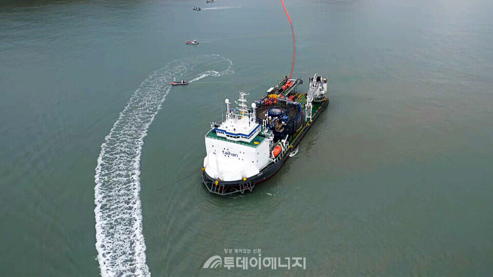 국내 해상풍력 사업에 투입된 CLV 포설선 ‘팔로스’ / 대한전선 제공