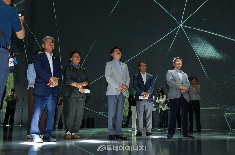 경북 포항시 포스코 Park1538 홍보관을 방문한 오영훈 제주지사 및 관계자들/제주도 제공