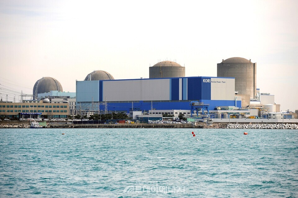 고리원자력발전소 전경 (오른쪽 부터 순서대로 1호기~4호기)/한국수력원자력 자료