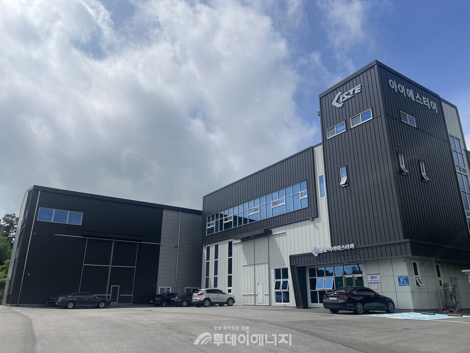  ㈜아이에스티이가 최근 쌍용씨엔이㈜ 동해공장의 산소부화설비 구축사업 주 사업자로 선정됐다./아이에스티이 제공