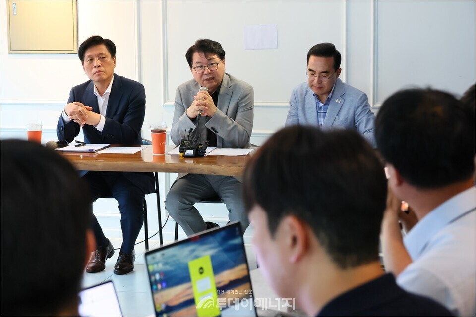 지난달 13일 국정기획위원회에서 열린 기자회견에서 이한주 위원장이 발언하고 있다./ 국정기획위원회 홈페이지