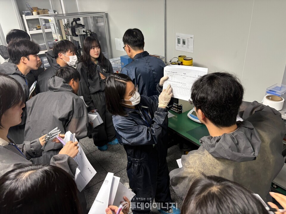 '배터리 셀 공정 전문인력 교육'이 진행되고 있다.//충북에너지산학융합원 제공