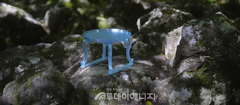 LG화학이 재활용 플라스틱으로 만든 '소반'을 소재로 제작한 다큐멘터리 연출 컷/출처 LG화학