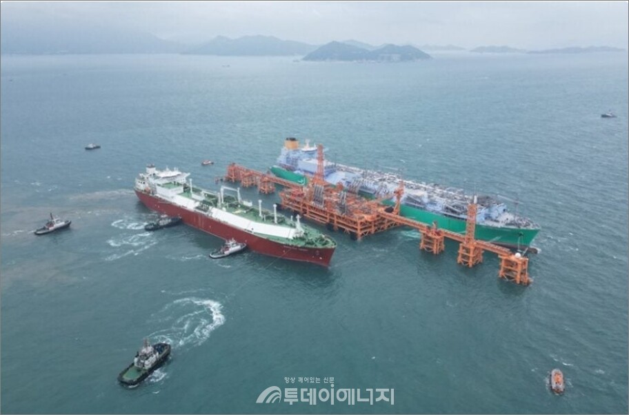 중국해양석유총공사(CNOOC)가 홍콩 특별행정구에 건설한 해상 LNG 터미널. /사진 출처 중국해양석유총공사