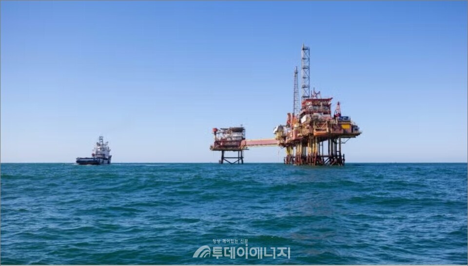 원 빅 뷰티풀 빌 법안(One Big Beautiful Bill Act)은 미국의 에너지 생산을 강화하고 에너지 자립을 더욱 확고히 할 것으로 보인다.  미 멕시코만 해상 유전