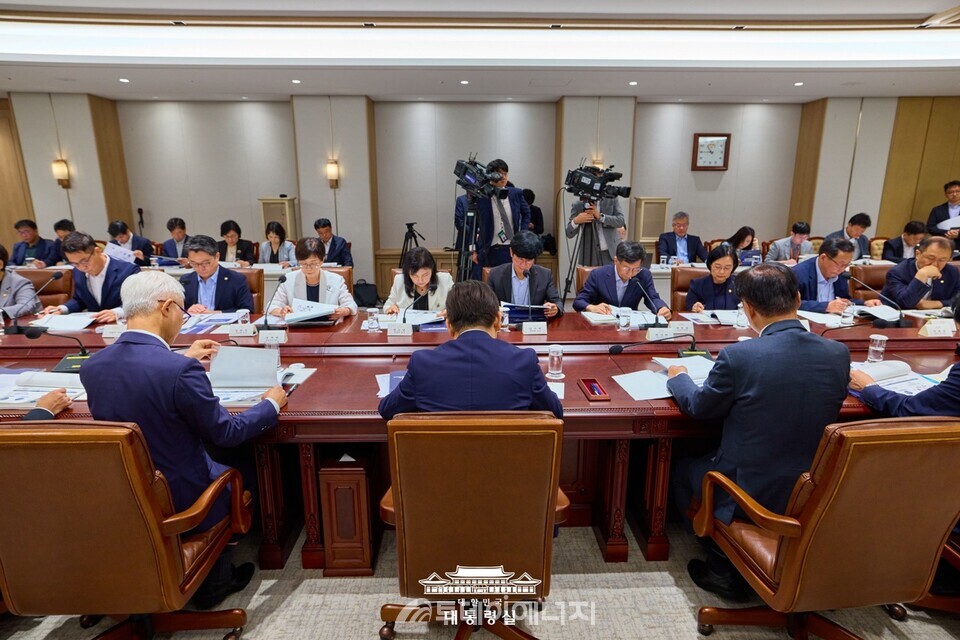 이재명 대통령은 22일 오전 대통령실에서 열린 국가과학기술자문회의 전원회의를 주재했다./ 대통령실 홈페이지