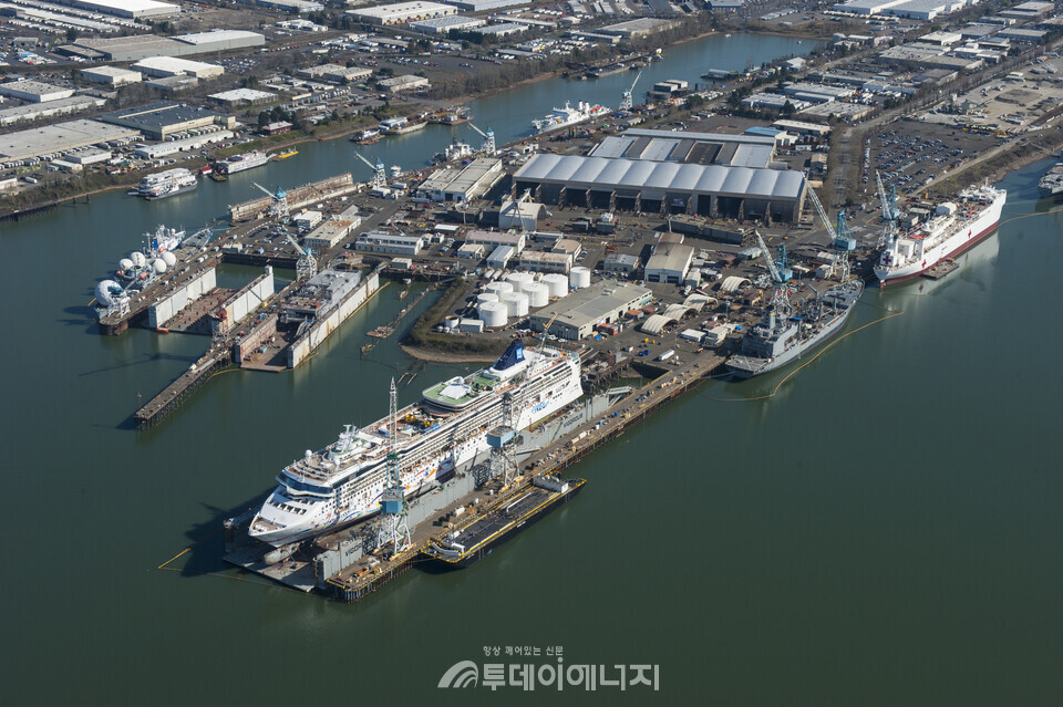 비거 마린 그룹이 운영하는 오리건주의 스완 아일랜드 조선소 전경