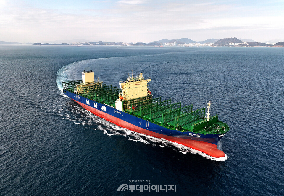 HJ중공업이 인도한 7700TEU급 LNG DF 컨테이너선./HJ중공업 제공