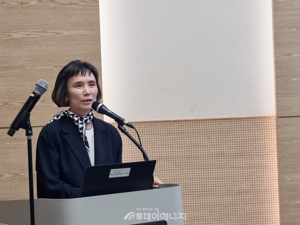 28일 부산 벡스코에서 이현주 한국음식물감량기협회장이 부산광역시와 공동 주최한 ‘음식물 감량을 위한 스마트 솔루션’ 세미나에서 발언하고 있다./ 투데이에너지