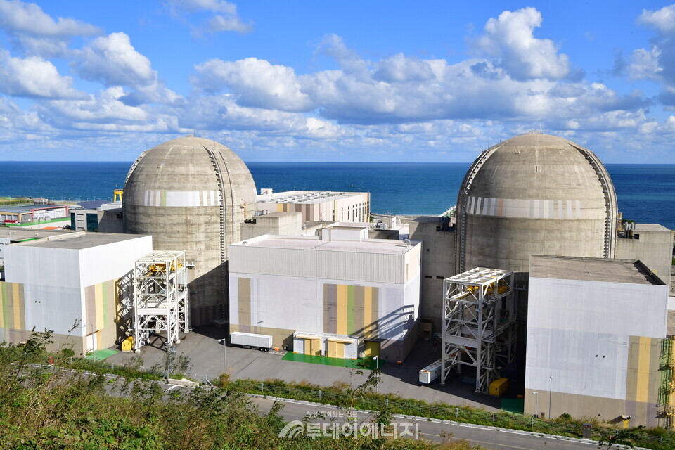 신월성 2호기 전경(왼쪽) /한국수력원자력 제공