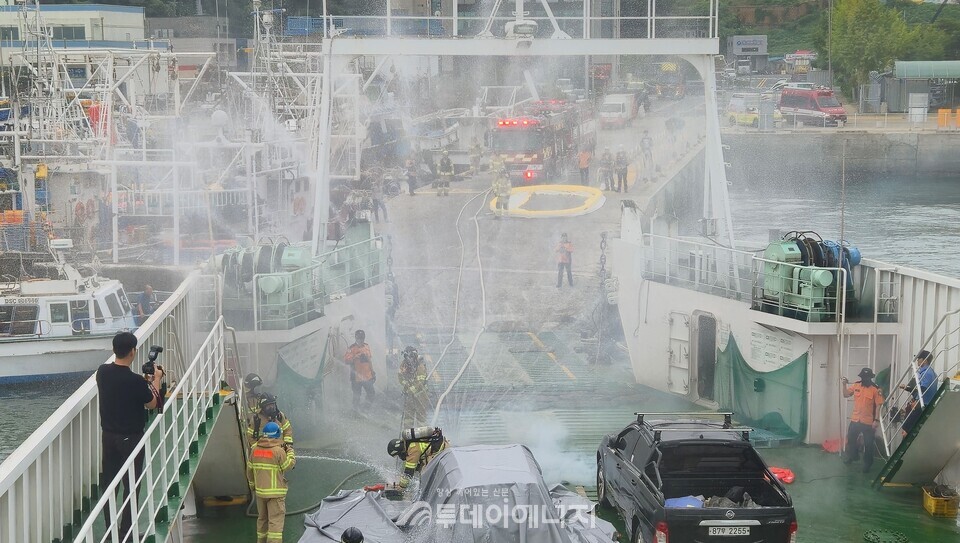  9월 2일, 충남 보령시 대천항 인근 신한고속훼리호에서 여객선 전기차 화재 합동훈련