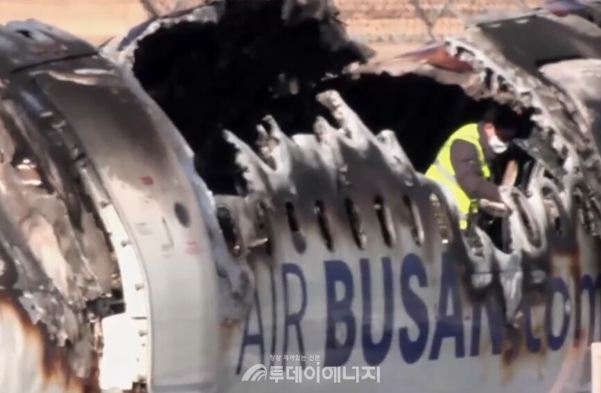 올해 초 승객의 휴대용 보조배터리로 인해 화재가 발생한 '에어부산' 항공기/출처 KTV 국민방송