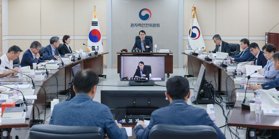 제221회 원자력안전위원회 회의 모습 / 원자력안전위원회 제공